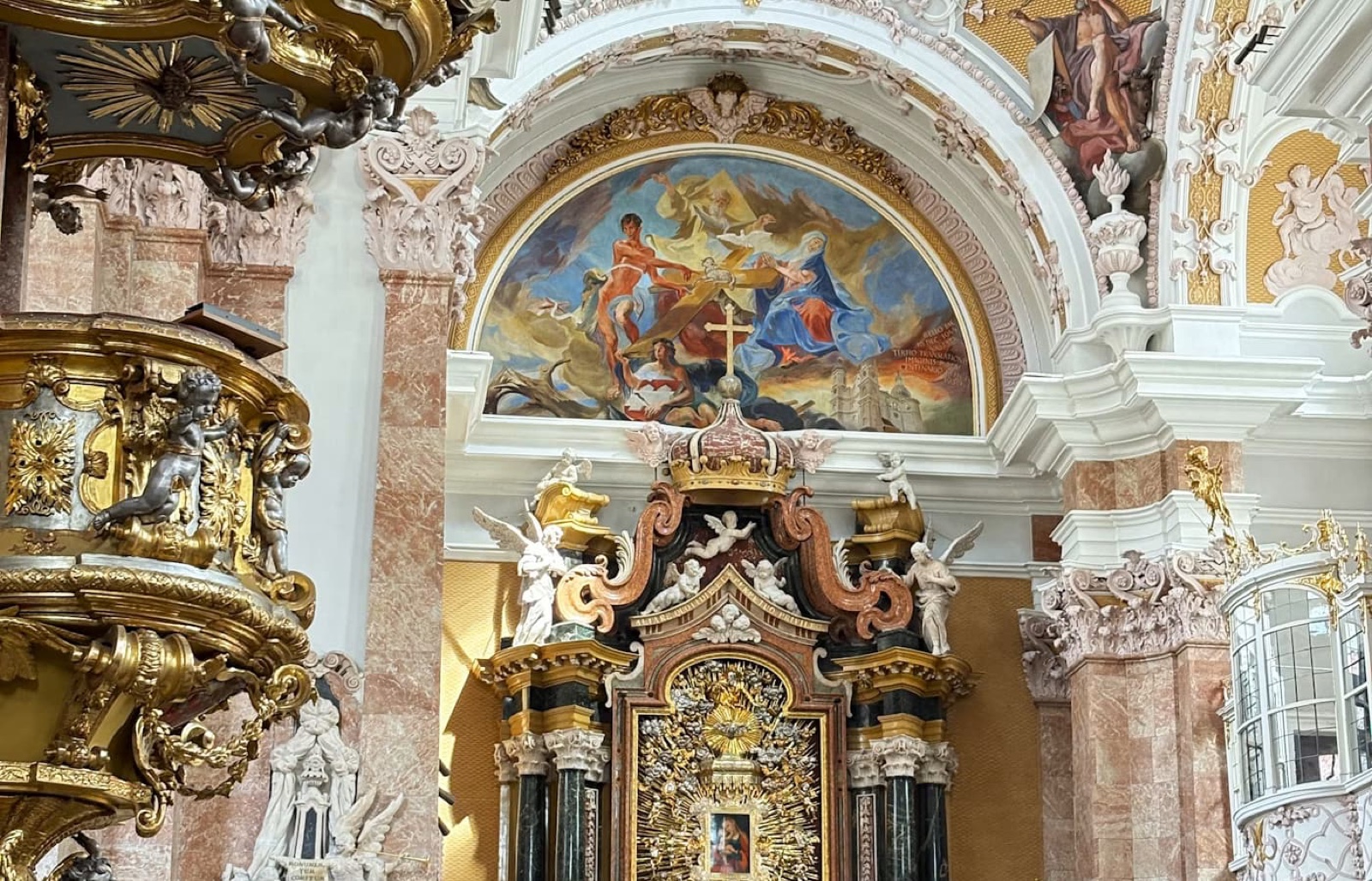 Detalhe de talha dourada